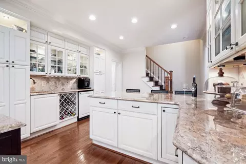 Kitchen - 6445 Sundown Trl, Columbia, MD 21044 photo 10 of 14