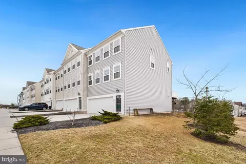 9395 Washington Ave, Laurel, MD 20723 photo 3