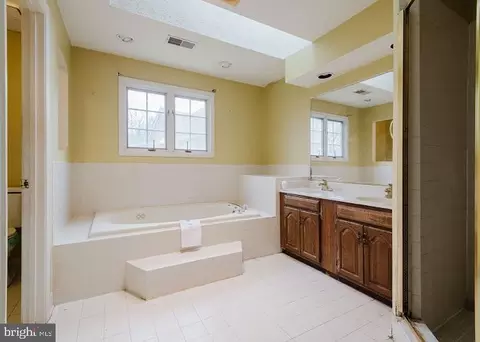 Bath - 10302 Paddock Pl, Laurel, MD 20723 photo 1 of 2