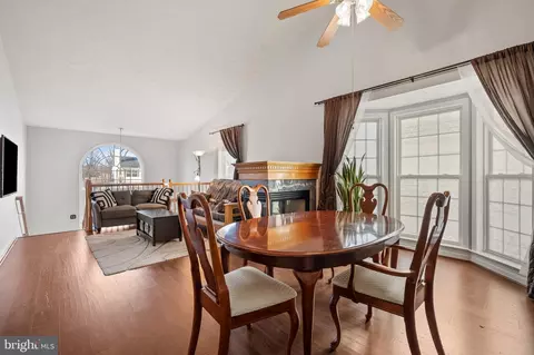 Dining - 9611 Park Ave, Laurel, MD 20723 photo 2 of 3