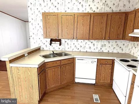 80 Midway Dr, Laurel, MD 20723 photo 6