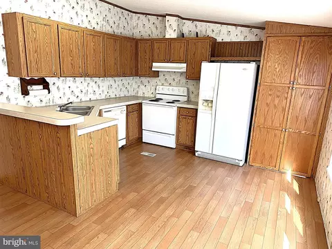 80 Midway Dr, Laurel, MD 20723 photo 2