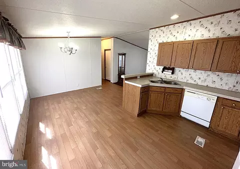 80 Midway Dr, Laurel, MD 20723 photo 4