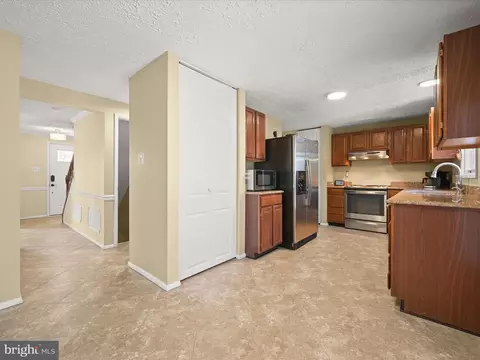 Entry Way - 8765 Cardinal Forest Cir, Laurel, MD 20723 photo 3 of 3