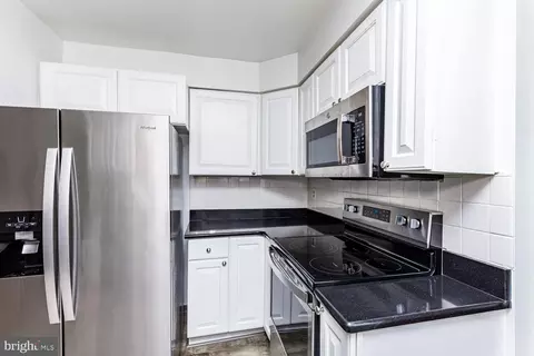 Kitchen - 5652 Blitheaire Garth, Columbia, MD 21045 photo 4 of 4