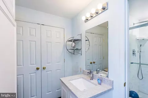 Bath - 5652 Blitheaire Garth, Columbia, MD 21045 photo 2 of 4