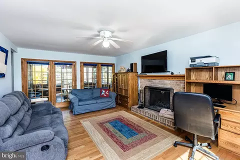 Living - 5652 Blitheaire Garth, Columbia, MD 21045 photo 2 of 2