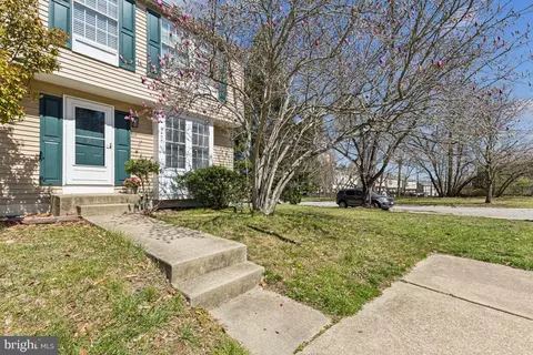 9400 Squires Ct, Laurel, MD 20723 photo 2
