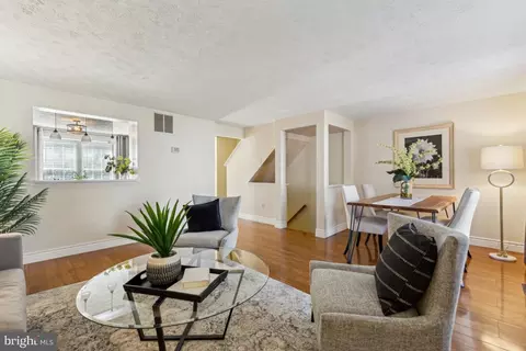 9400 Squires Ct, Laurel, MD 20723 photo 8