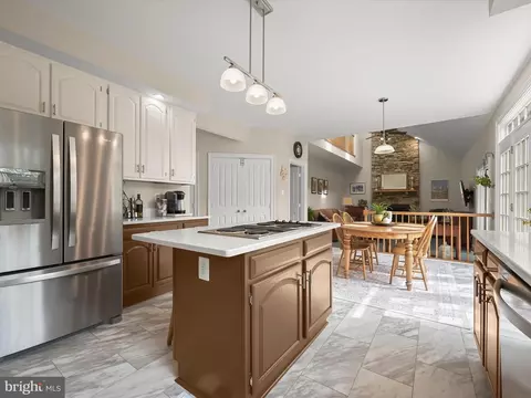 10358 Derby Dr, Laurel, MD 20723 photo 2
