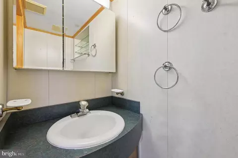 Bath - 6165 Hanover Rd, Hanover, MD 21076 photo 4 of 5