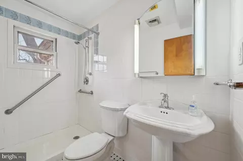 Bath - 6165 Hanover Rd, Hanover, MD 21076 photo 1 of 5