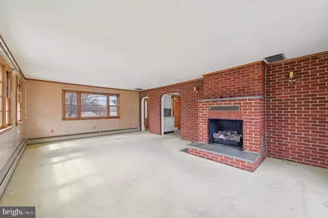 Living - 6165 Hanover Rd, Hanover, MD 21076 photo 3 of 5