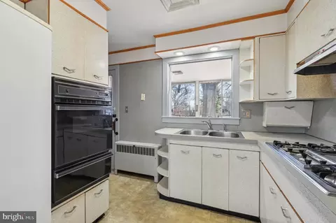 Kitchen - 6165 Hanover Rd, Hanover, MD 21076 photo 2 of 4