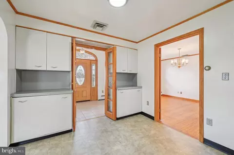 Entry Way - 6165 Hanover Rd, Hanover, MD 21076 photo 4 of 8