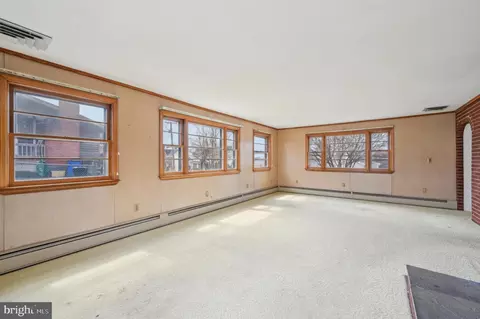 Living - 6165 Hanover Rd, Hanover, MD 21076 photo 4 of 5