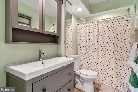 Bath - 9412 Steeple Ct, Laurel, MD 20723 photo 2 of 4