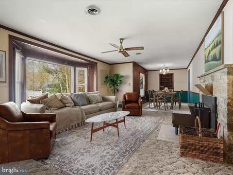 9151 River Hill Rd, Laurel, MD 20723 photo 2