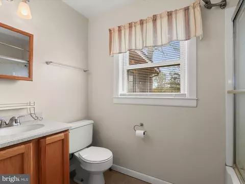 9151 River Hill Rd, Laurel, MD 20723 photo 17