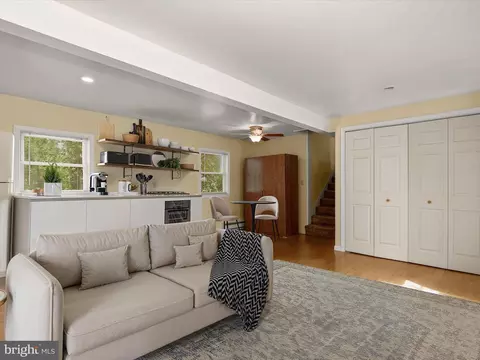 9151 River Hill Rd, Laurel, MD 20723 photo 4