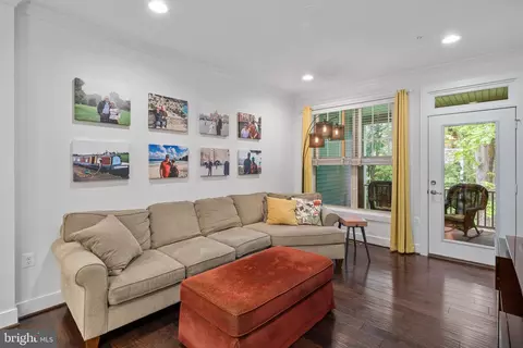 9738 Knowledge Dr, Laurel, MD 20723 photo 4