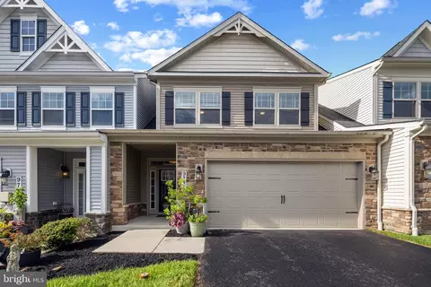 9738 Knowledge Dr, Laurel, MD 20723