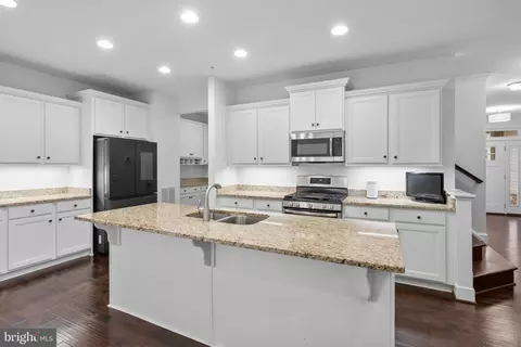 9738 Knowledge Dr, Laurel, MD 20723 photo 12