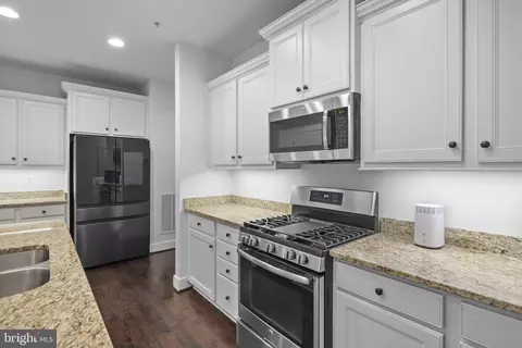 9738 Knowledge Dr, Laurel, MD 20723 photo 10