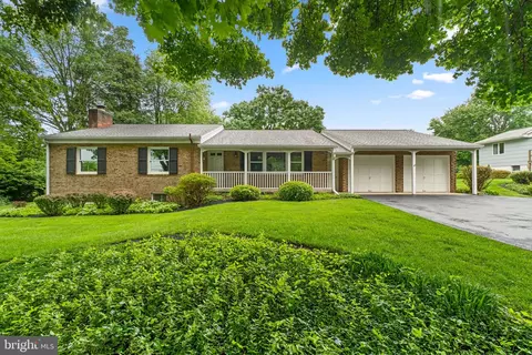 12605 Howard Lodge Dr, Sykesville, MD 21784