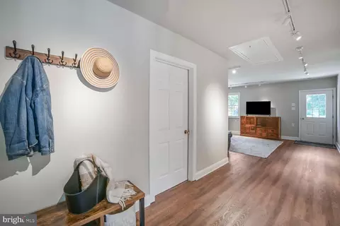 Entry Way - 7549 Cherry Tree Dr, Fulton, MD 20759 photo 5 of 6
