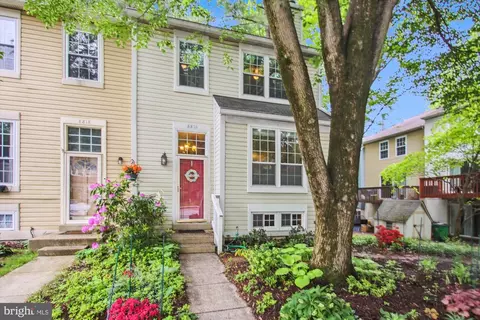 8816 Stonebrook Ln, Columbia, MD 21046