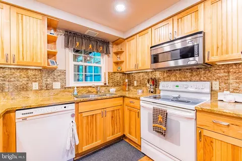 9679 Baltimore Ave, Laurel, MD 20723 photo 32