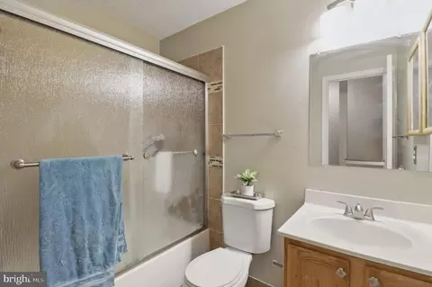 Bath - 9224 Howland Rd, Laurel, MD 20723 photo 4 of 7