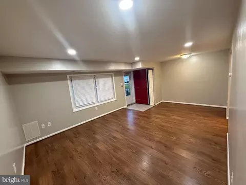 Living - 9200 Bridle Path Ln #E, Laurel, MD 20723 photo 2 of 4