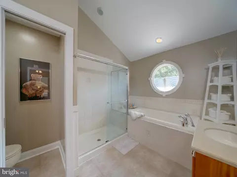 Bath - 8516 Pineway Dr, Laurel, MD 20723 photo 2 of 8