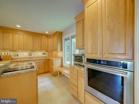 Kitchen - 8516 Pineway Dr, Laurel, MD 20723 photo 6 of 13