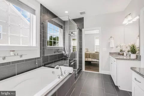 Bath - 10058 Rowan Ln, Laurel, MD 20723 photo 6 of 8
