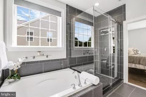 Bath - 10058 Rowan Ln, Laurel, MD 20723 photo 5 of 8