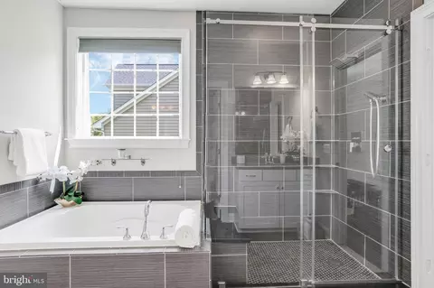 Bath - 10058 Rowan Ln, Laurel, MD 20723 photo 4 of 8