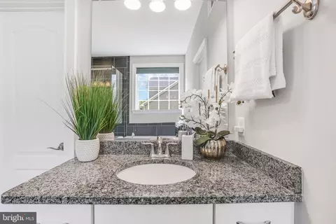 Bath - 10058 Rowan Ln, Laurel, MD 20723 photo 3 of 8