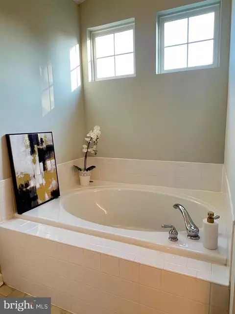 Bath - 9532 Chaton Rd, Laurel, MD 20723 photo 3 of 5