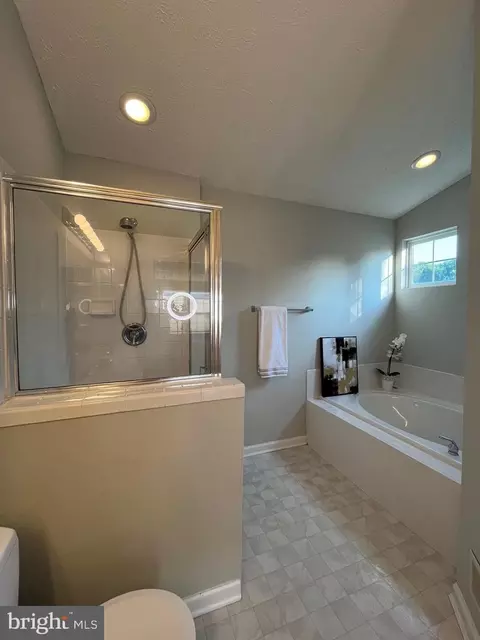 Bath - 9532 Chaton Rd, Laurel, MD 20723 photo 4 of 5