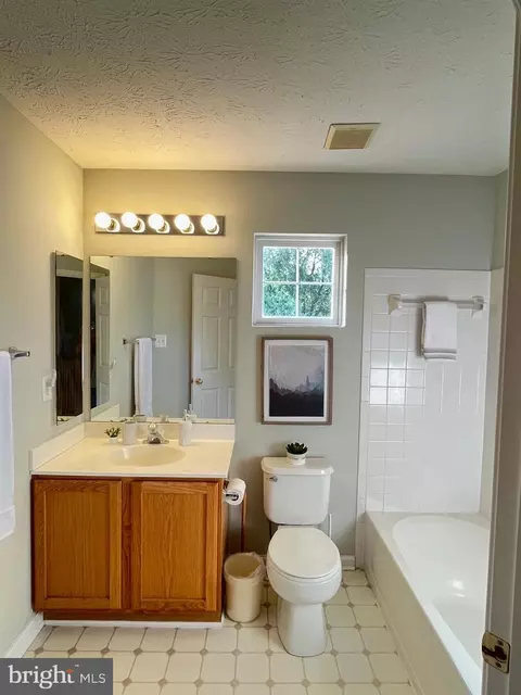 Bath - 9532 Chaton Rd, Laurel, MD 20723 photo 5 of 5