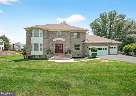 10199 Maxine St, Ellicott City, MD 21042