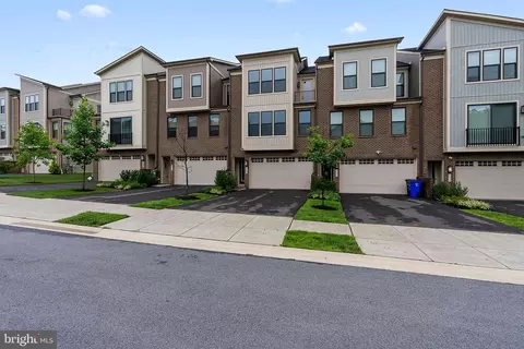 7429 Plainview Ter, Columbia, MD 21044 photo 2