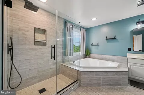 Bath - 8612 Saddleback Pl, Laurel, MD 20723 photo 2 of 9