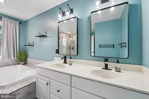 Bath - 8612 Saddleback Pl, Laurel, MD 20723 photo 4 of 9