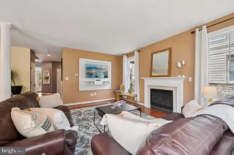 Living - 8612 Saddleback Pl, Laurel, MD 20723 photo 2 of 3