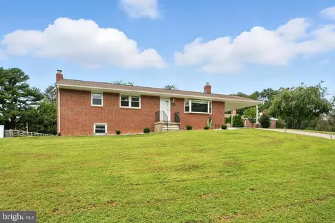 10725 E Crestview Ln, Laurel, MD 20723