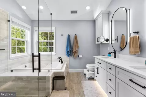 Bath - 8537 Willow Wisp Ct, Laurel, MD 20723 photo 1 of 3